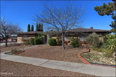 411 Crown Point Dr, El Paso, TX 79912