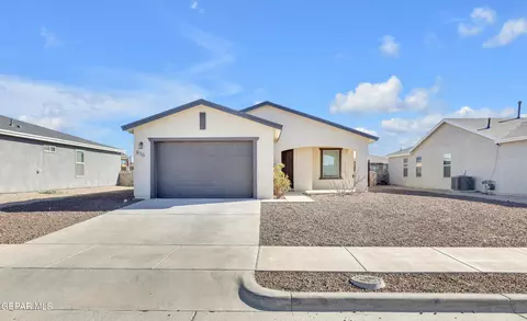 916 Villa Seca Dr, Horizon City, TX 79928