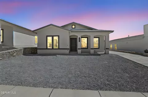 460 Santiago Munos St, Vinton, TX 79821