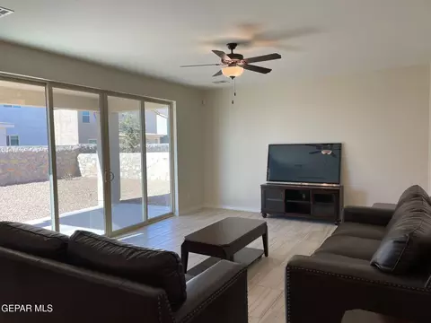 1817 Ritzy Lou Pl, El Paso, TX 79928 photo 2