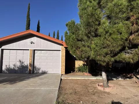 11671 Space Shuttle Ln, El Paso, TX 79936