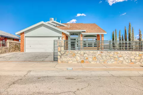 14333 Puentecillas Dr, Horizon City, TX 79928
