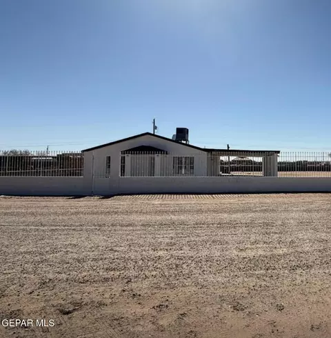 15574 Mechem St, El Paso, TX 79928