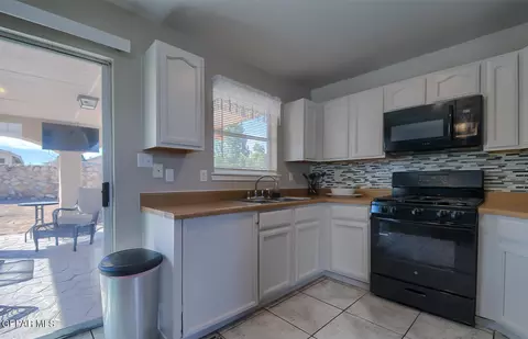 Kitchen - 3441 Tierra Ruby Dr, El Paso, TX 79938 photo 4 of 4