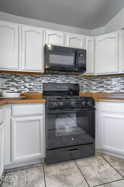 Kitchen - 3441 Tierra Ruby Dr, El Paso, TX 79938 photo 2 of 4