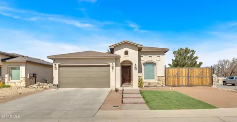 201 Flor Papagayo, Socorro, TX 79927