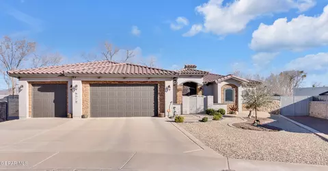 6016 Vicente Gomez Ln, El Paso, TX 79932