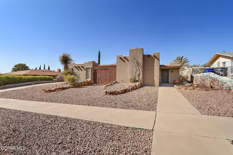 6609 Camino Fuente Dr, El Paso, TX 79912