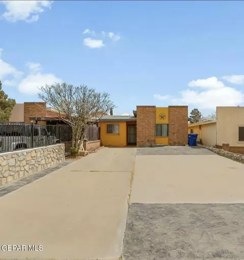 868 Barandal Dr, El Paso, TX 79907