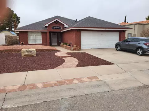 2041 Thunder Ridge Dr, El Paso, TX 79938