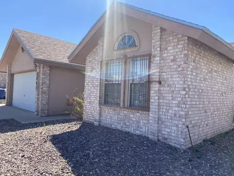 1261 Vikki Carr Ln, El Paso, TX 79936