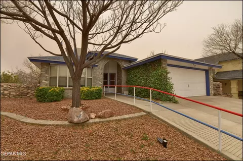 1348 Black Ridge Dr, El Paso, TX 79912