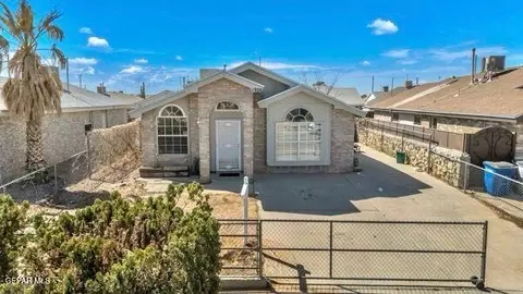 11928 Kings Crest Dr, El Paso, TX 79936