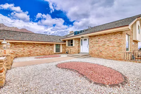 2915 Stone Edge Rd, El Paso, TX 79904