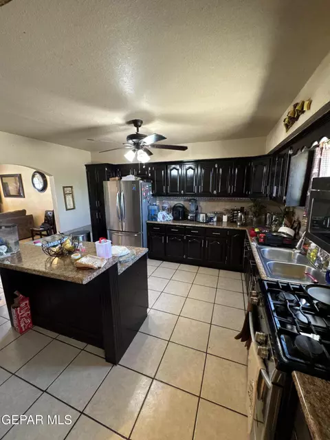 Kitchen - 121 Compa Dr, Tornillo, TX 79853 photo 2 of 2
