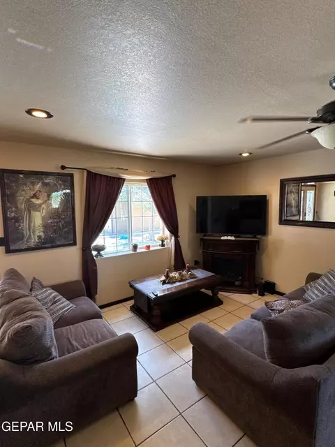 Living - 121 Compa Dr, Tornillo, TX 79853 photo 2 of 3