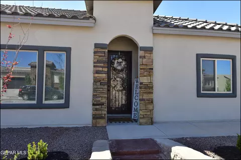 796 Rakas Rd, El Paso, TX 79928
