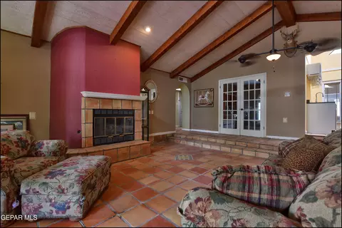Living - 29 Cielo Vis, Anthony, NM 88021 photo 3 of 4