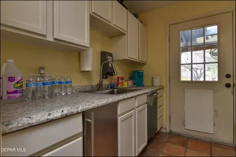 Kitchen - 29 Cielo Vis, Anthony, NM 88021 photo 3 of 4