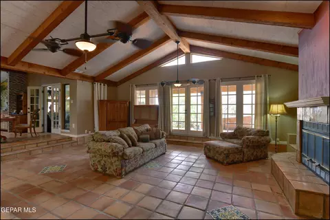 Living - 29 Cielo Vis, Anthony, NM 88021 photo 2 of 4