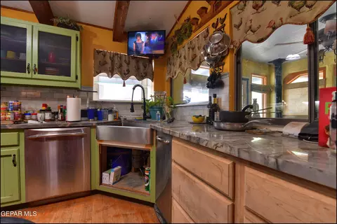Kitchen - 29 Cielo Vis, Anthony, NM 88021 photo 2 of 4