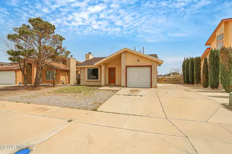 11082 Golden Pond Dr, El Paso, TX 79934