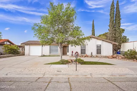 8705 Lakehurst Rd, El Paso, TX 79912