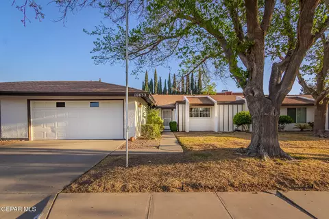 10632 Park View Cir, El Paso, TX 79935