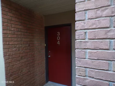 4433 N Stanton #A304, El Paso, TX 79902