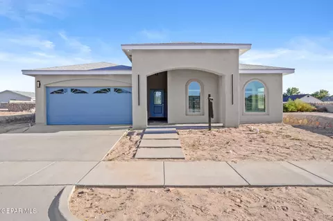 484 Plateau Dr, Socorro, TX 79927