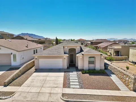 7236 Camino Del Sol Dr, El Paso, TX 79911