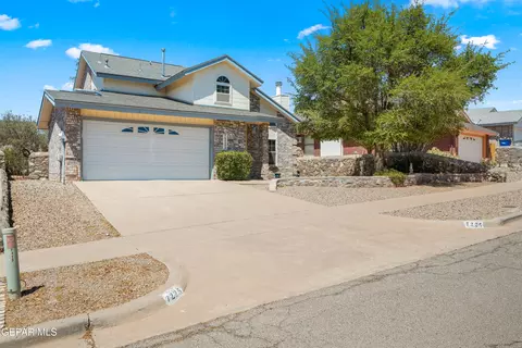 7225 Canyon Run Dr, El Paso, TX 79912