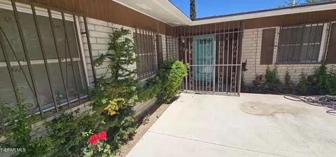 2704 Gaston Dr, El Paso, TX 79935