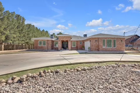 8592 Van Haselen Ct, El Paso, TX 79907