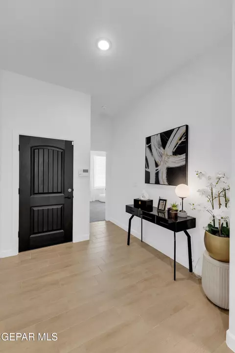 100 Bonnie Trl, Sunland Park, NM 88063