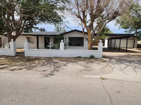 301 Bandolina Dr, Socorro, TX 79927