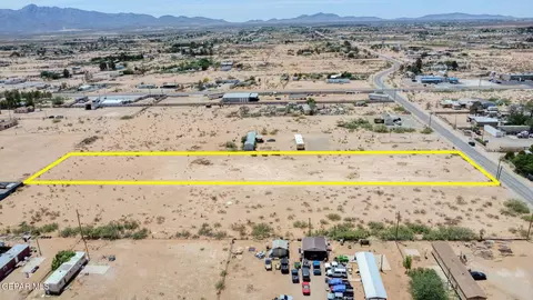 717 Luna Dr, Chaparral, NM 88081