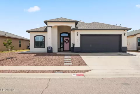 3237 Bell Point Dr, El Paso, TX 79938
