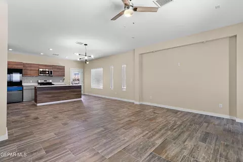 445 Beech Tree, El Paso, TX 79928 photo 4