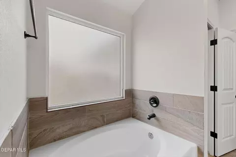 Bath - 13740 Garforth Ave, El Paso, TX 79928 photo 3 of 5