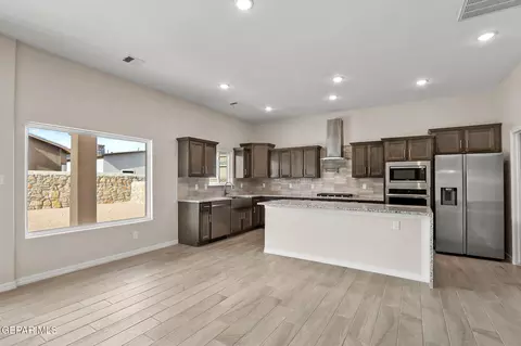Kitchen - 3948 Aspiration Pl, El Paso, TX 79938 photo 2 of 8