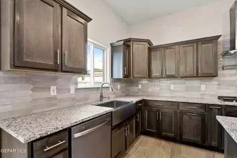 Kitchen - 3948 Aspiration Pl, El Paso, TX 79938 photo 5 of 8
