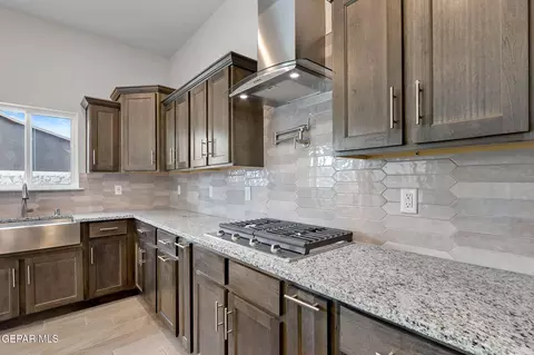 Kitchen - 3948 Aspiration Pl, El Paso, TX 79938 photo 7 of 8