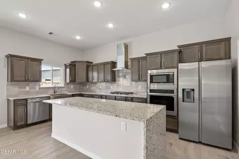 Kitchen - 3948 Aspiration Pl, El Paso, TX 79938 photo 3 of 8