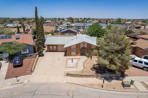 2429 Lake Superior Ln, El Paso, TX 79936