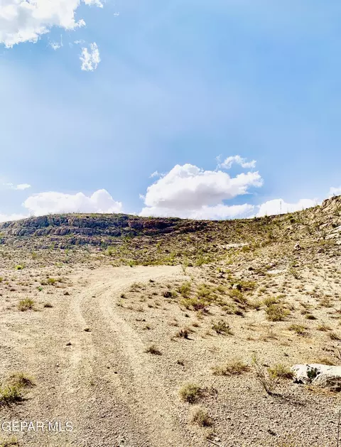 17199 Old Butterfield Trl, El Paso, TX 79938