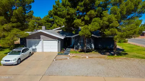 369 Cross River Rd, Horizon City, TX 79928