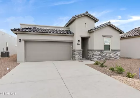 724 Paseo De La Reina St, Horizon City, TX 79928