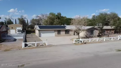 8429 Lasso Cir, El Paso, TX 79907