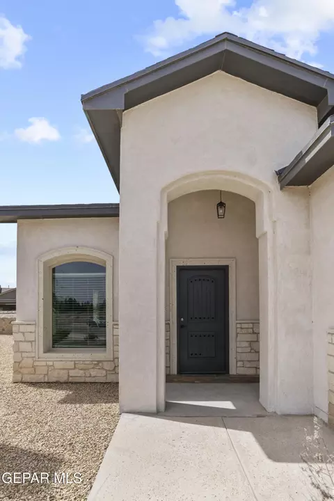 777 Cedarwood Dr, El Paso, TX 79928